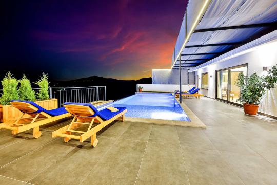 Villa Summery